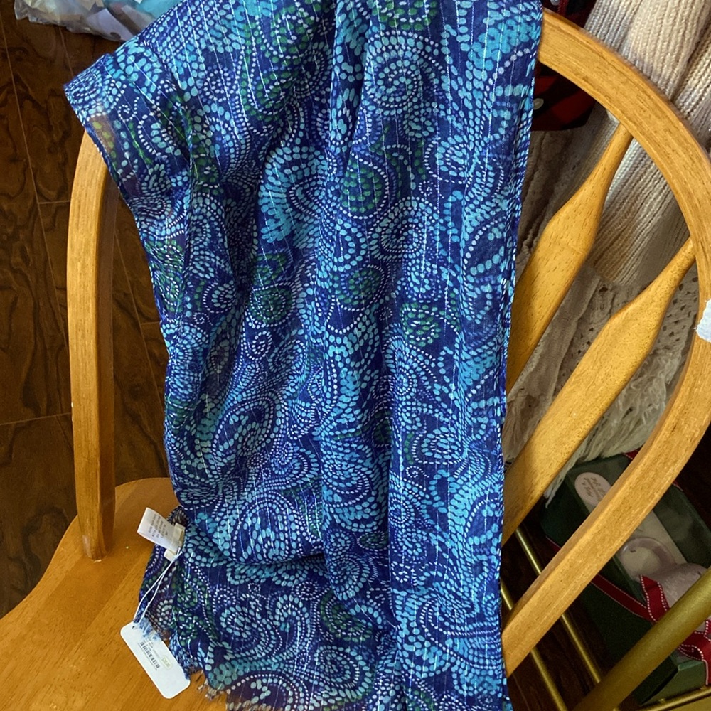 🆕 Beautiful paisley print scarf